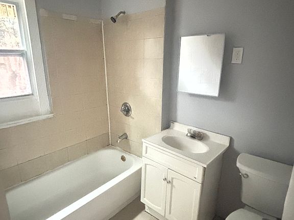 5th image of 252 Sisson Ave APT A4