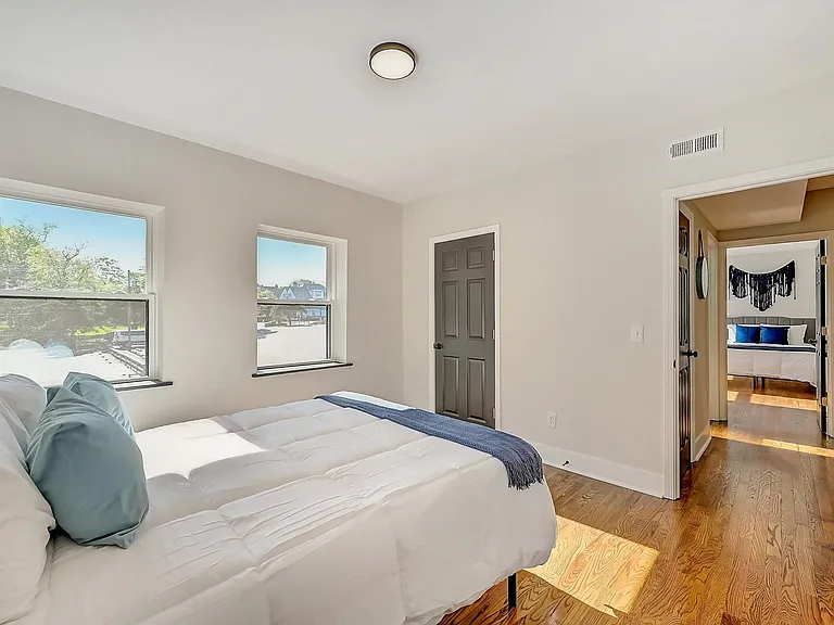 2624 Victory Pkwy — Photo 12