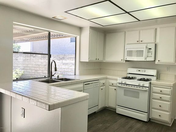 2nd image of 40 San Antonio St