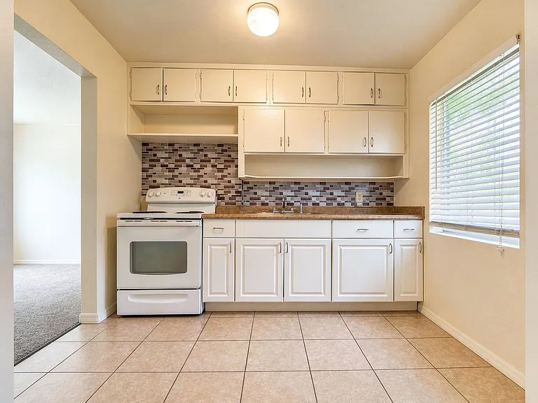 404 Normandy St — Photo 4
