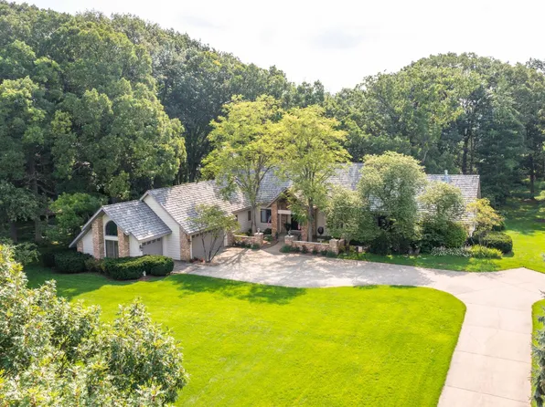 5520 Hilltop Ln, Libertyville, IL 60048