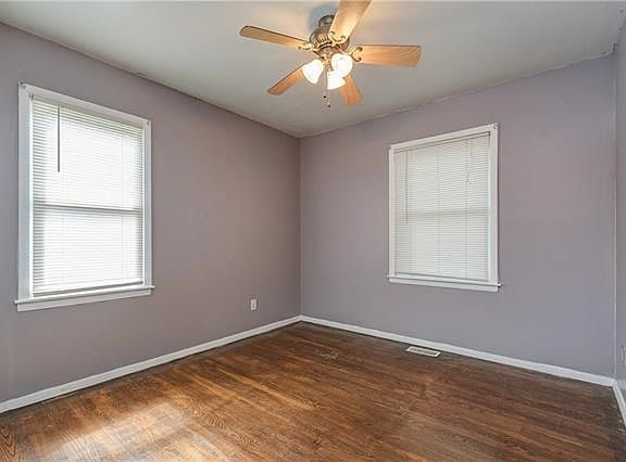 4th image of 605 N Sunset Dr