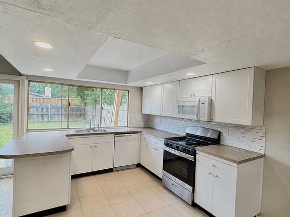 5th image of 1409 Glacier Dr