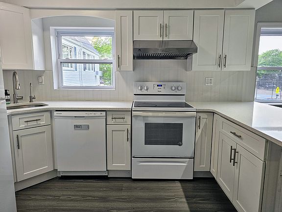 3rd image of 42-28 Little Neck Pkwy Floor 2
