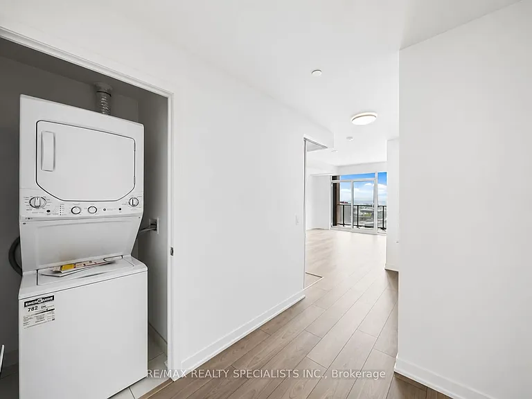 285 Dufferin St #817 — Photo 27