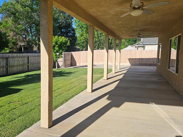 580 W Sunset St — Photo 11