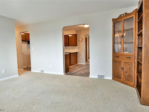 5th image of 921 N Ward Ave