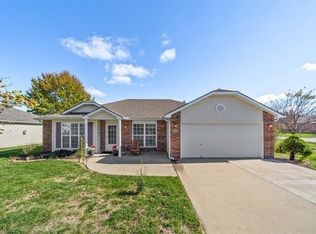 819 Coventry Ln, Raymore, MO 64083