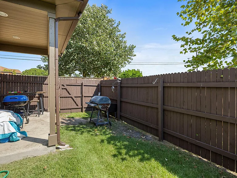 2880 Donnell Dr #101 — Photo 27