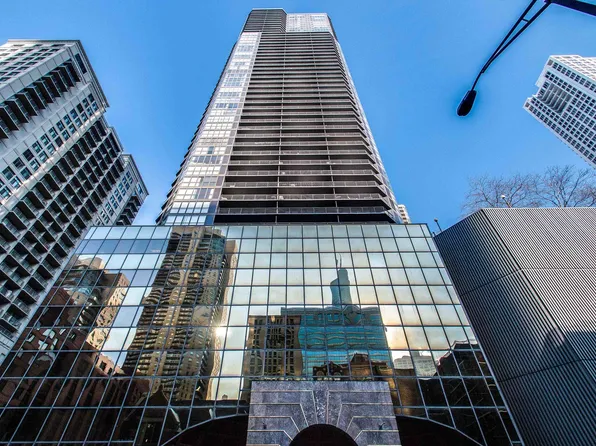 10 E Ontario St APT 3512, Chicago, IL 60611