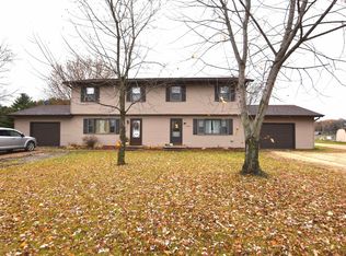 913A/B-915A/B Division St, Mauston, WI 53948