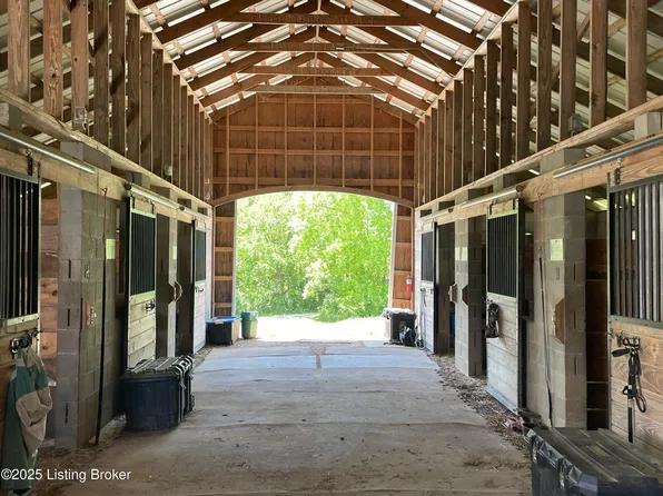 2 Three Lesprit Pkwy, La Grange, KY 40031