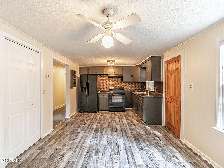 885 S Stephens St — Photo 10