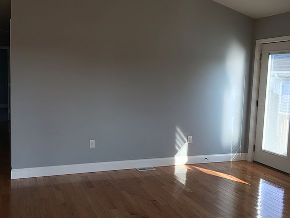 4th image of 224 Camden Ave