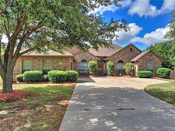 3rd image of 600 Clay Ln