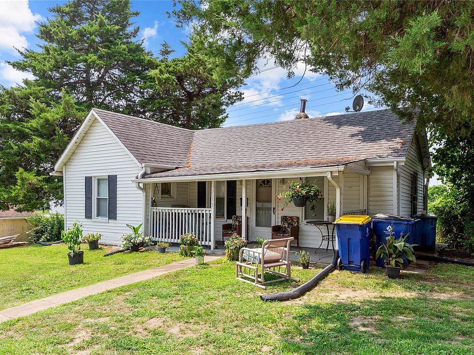 2nd image of 2853 Wheaton Ave