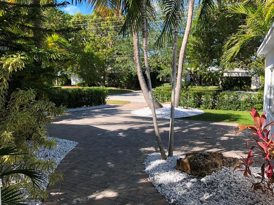 2nd image of 920 N Shore Dr