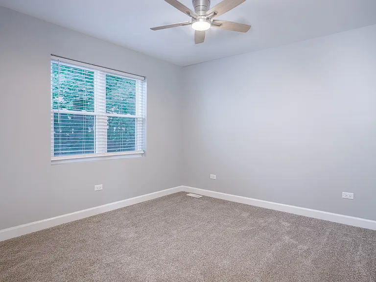 77 S Maple Ave — Photo 24