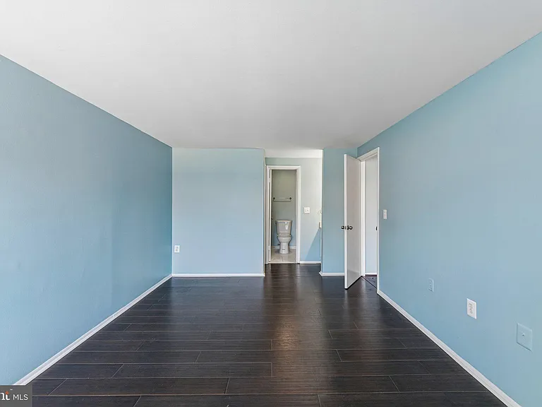 18131 Chalet Dr #301 — Photo 32