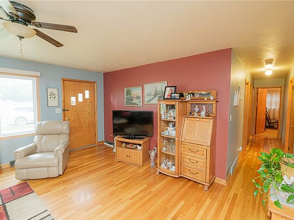 4th image of 425 West St