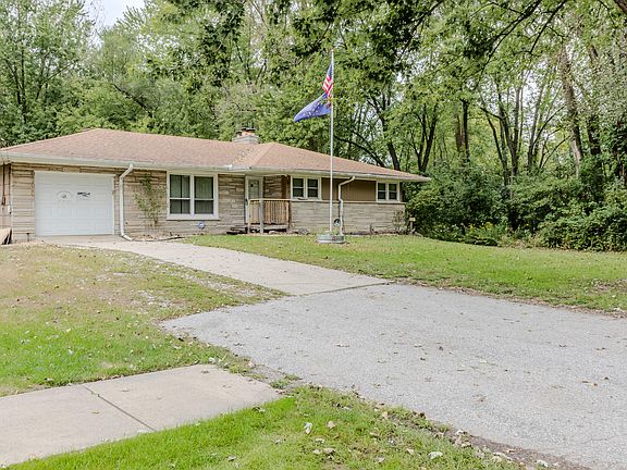 3rd image of 810 S Cline Ave