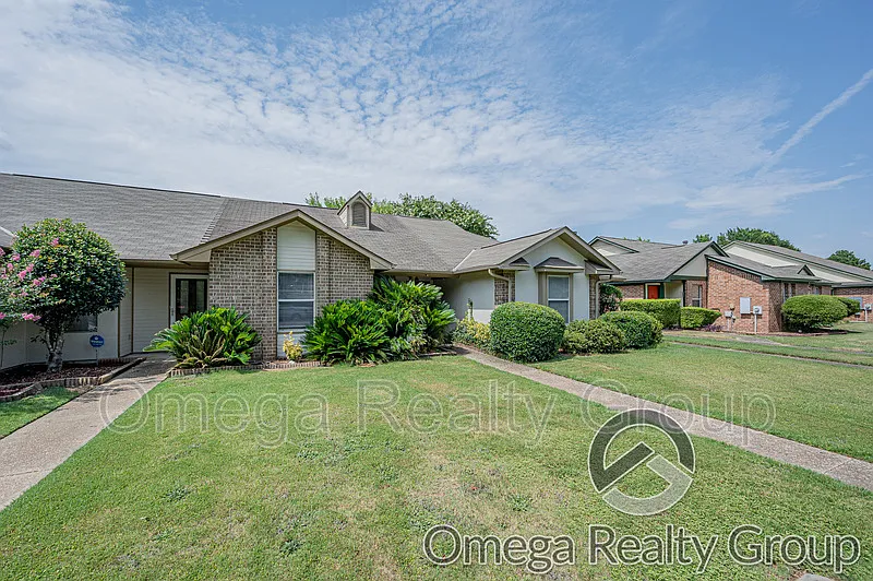 Building Photo - 5917 Carmel Dr