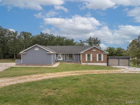 28 Hawthorne Dr, Warrenton, MO 63383