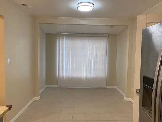 966 Donovan Dr — Photo 4