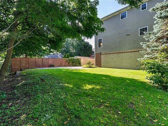 5th image of 139 Morewood Ave #139E