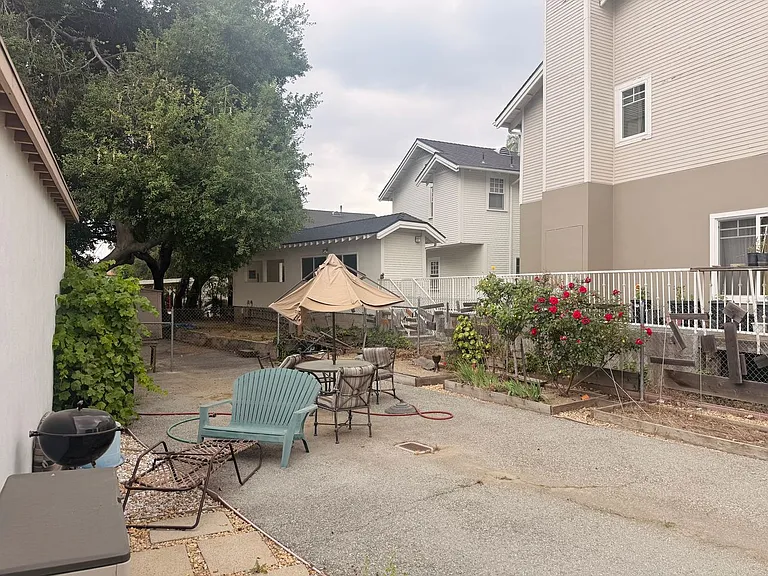 127 S Meridith Ave #A — Photo 10