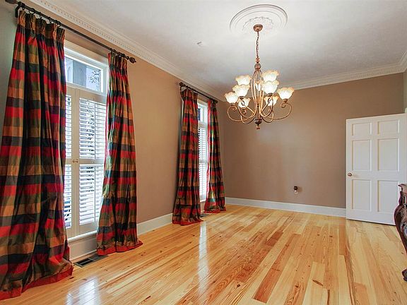 3rd image of 122 Summerwood Dr