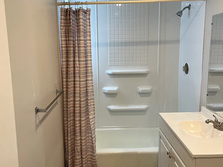44 Shrewsbury Green Dr #A — Photo 10