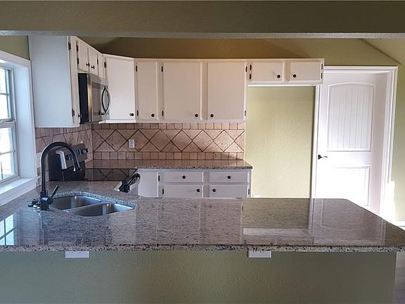 4th image of 411 Cypress St