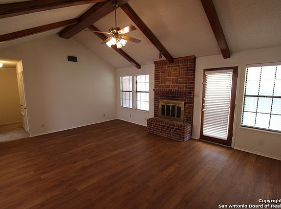 3rd image of 152 Patrick Henry Dr