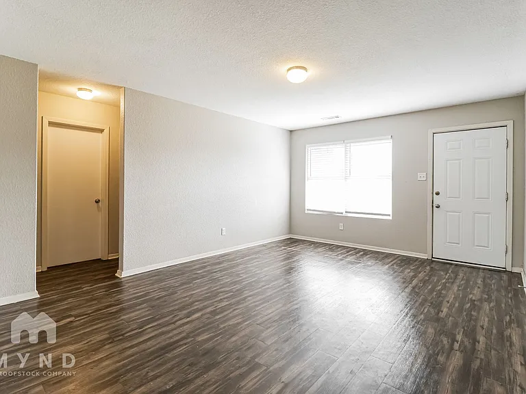 104 Palm St — Photo 5