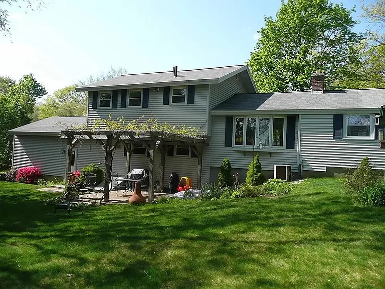 1 Cayuga Dr — Photo 3