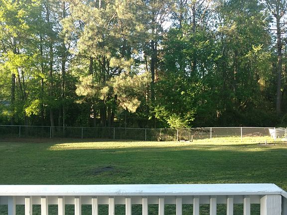 3rd image of 307 Jeannine Dr