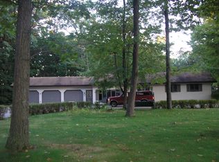 E2285 Woodridge Dr, Waupaca, WI 54981