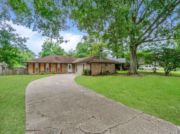 8912 Shadow Bluff Ave, Denham Springs, LA 70726