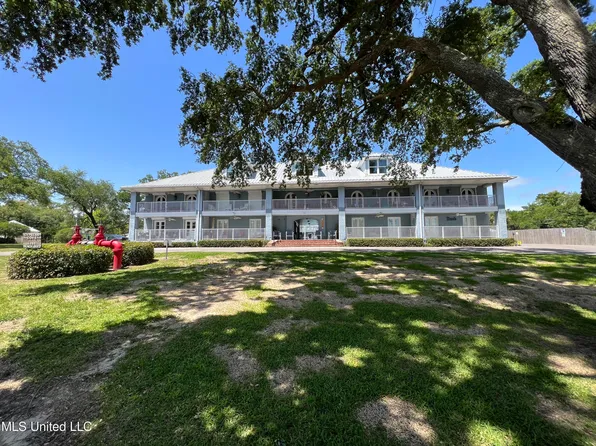 1282 Beach Blvd APT 205, Biloxi, MS 39530