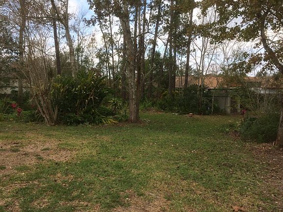 Large fenced back yard.