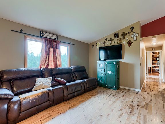 C1 - Living Room 2.jpg