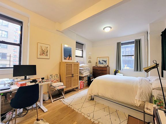 3rd image of 265 W 81st St #8Z