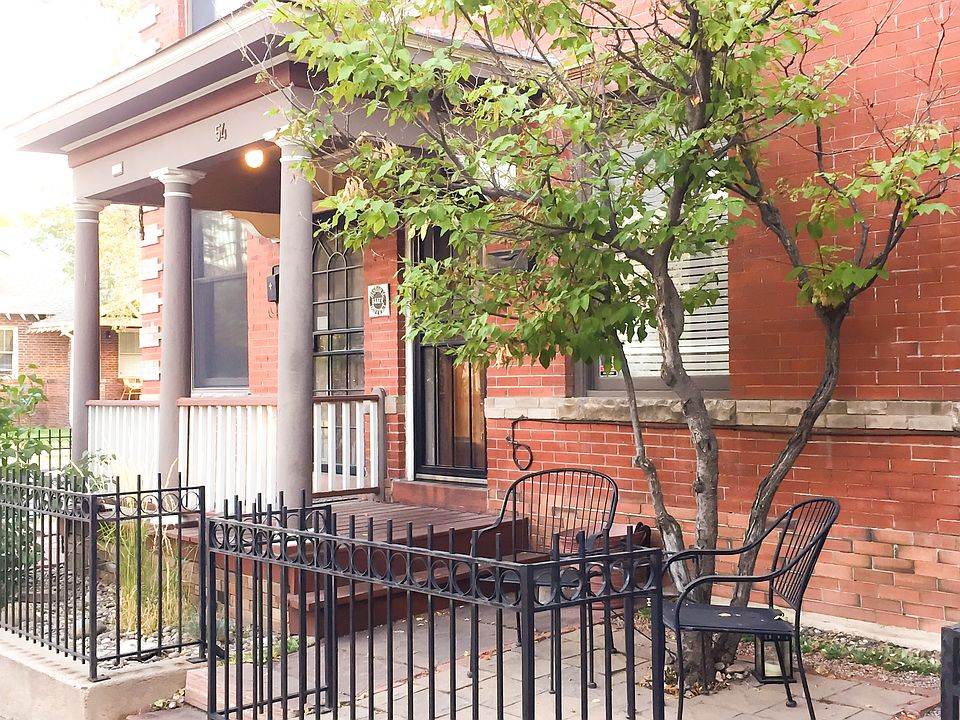 Front entry with shared front patio