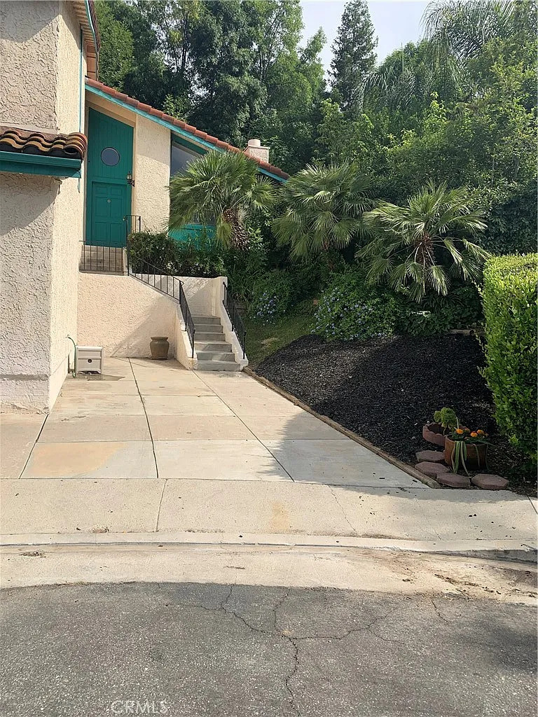 3 bed, 1905 sqft, $4,100 — Photo 1