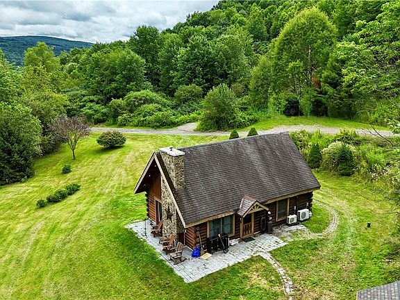 4th image of 196 Log Cabin Ln