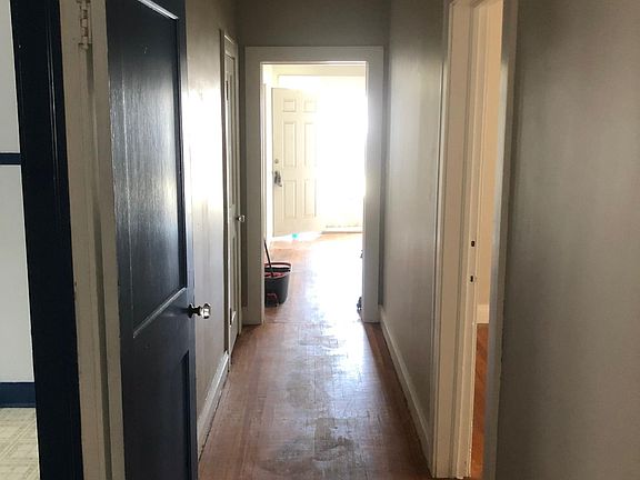 3rd image of 630 N Hobson Ave