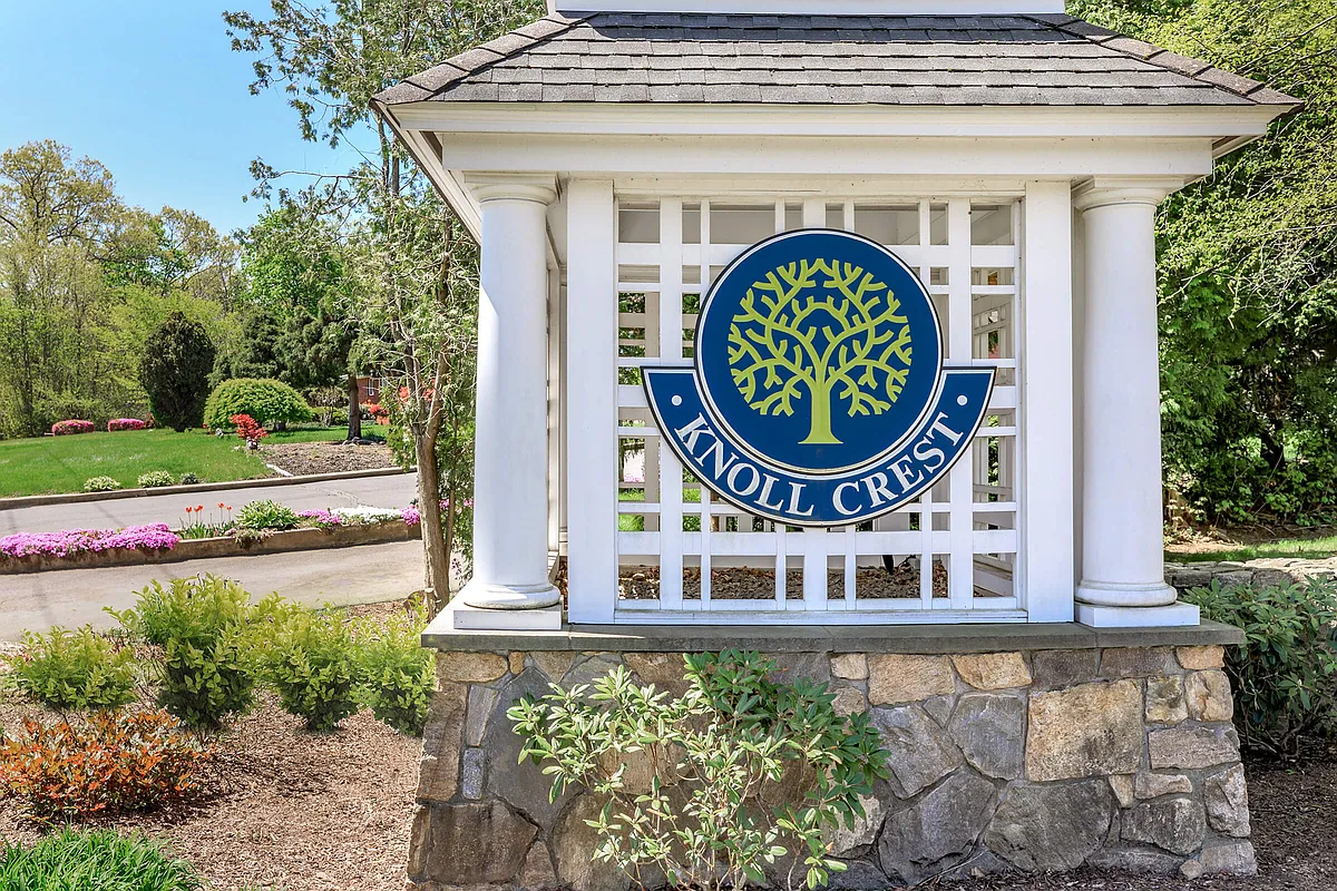 Building Photo - Knoll Crest Apartments