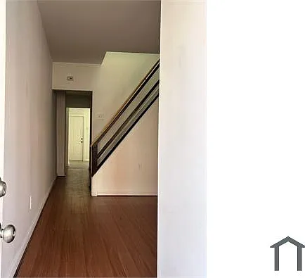 2434 Etting St — Photo 3