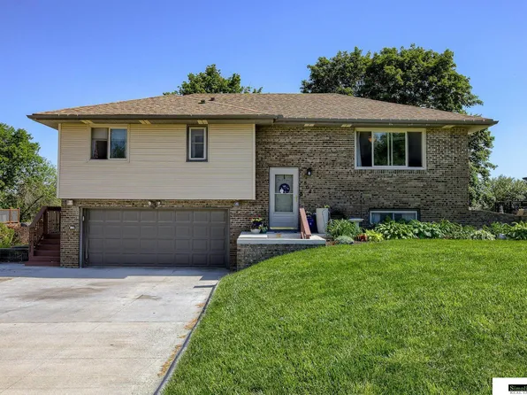 804 E 2nd St, Louisville, NE 68037